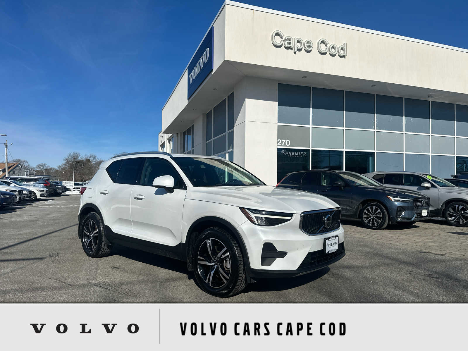 Certified 2023 Volvo XC40 B5 Core w/ Convenience Package image 1