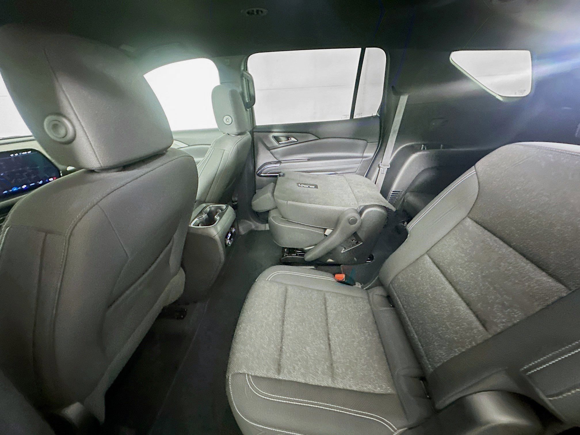 Used 2025 Chevrolet Traverse LT image 27