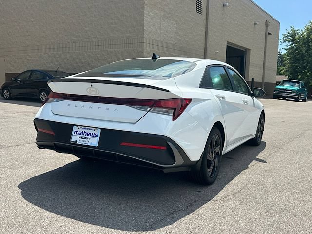 New 2026 Hyundai Elantra SEL Sport FWD image 12
