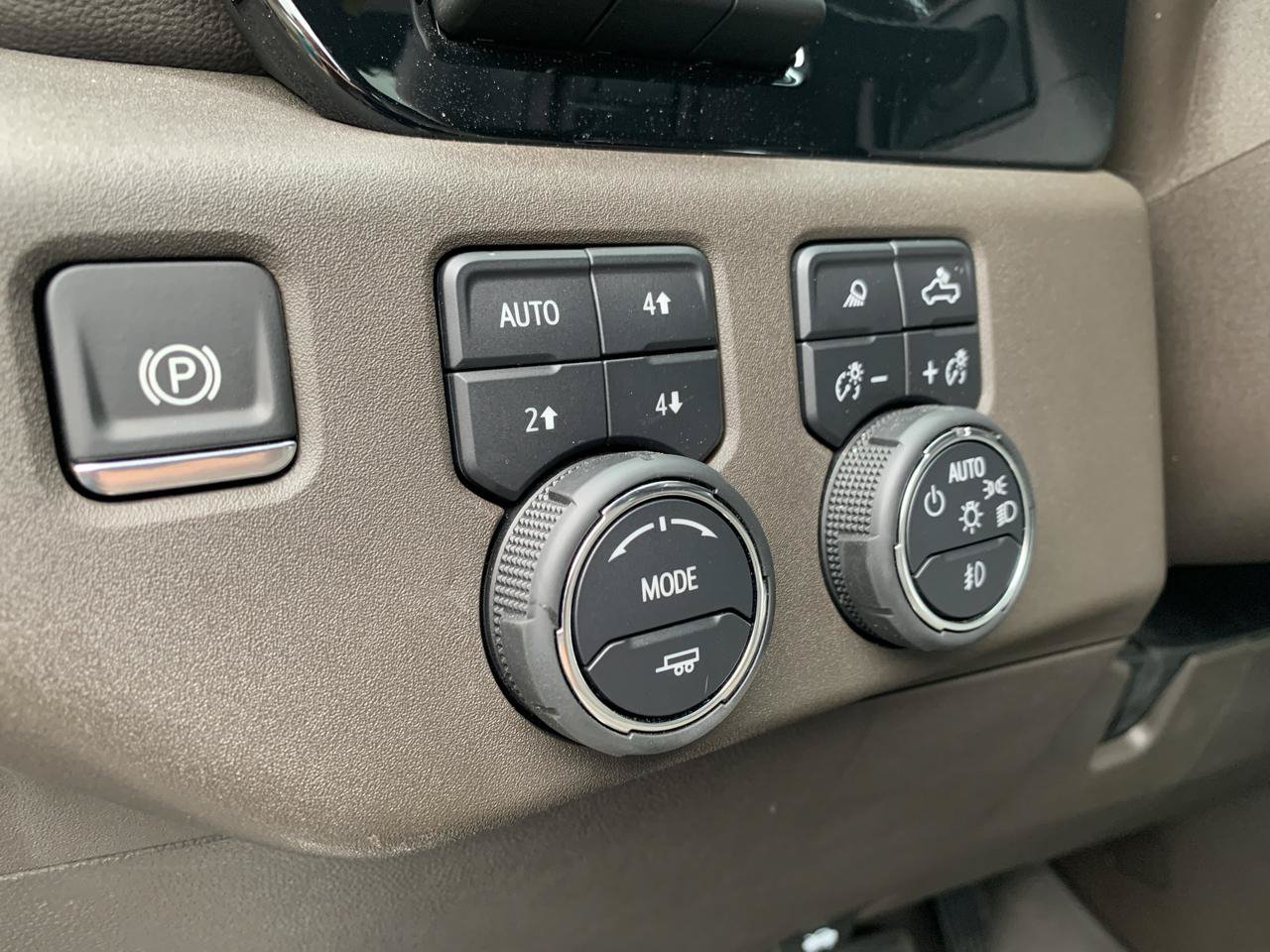 Used 2024 Chevrolet Silverado 2500 LTZ w/ LTZ Premium Package AWD/4WD image 22