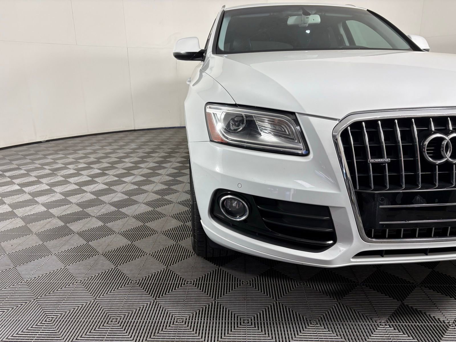 Used 2015 Audi Q5 2.0T Premium Plus w/ Technology Package image 2