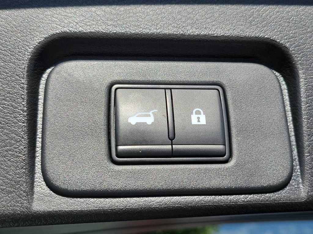 Used 2024 Nissan Rogue SV AWD/4WD image 27