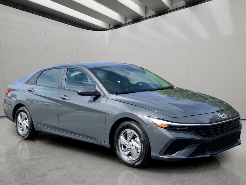 Used 2026 Hyundai Elantra SE FWD image 7