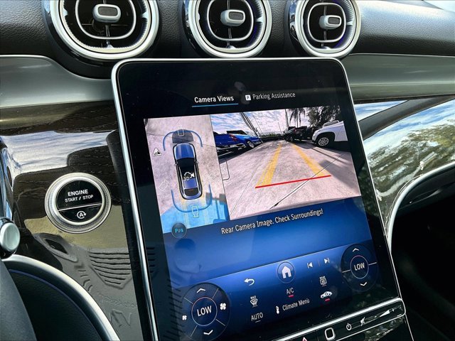 Used 2025 Mercedes-Benz GLC 300 4MATIC image 23