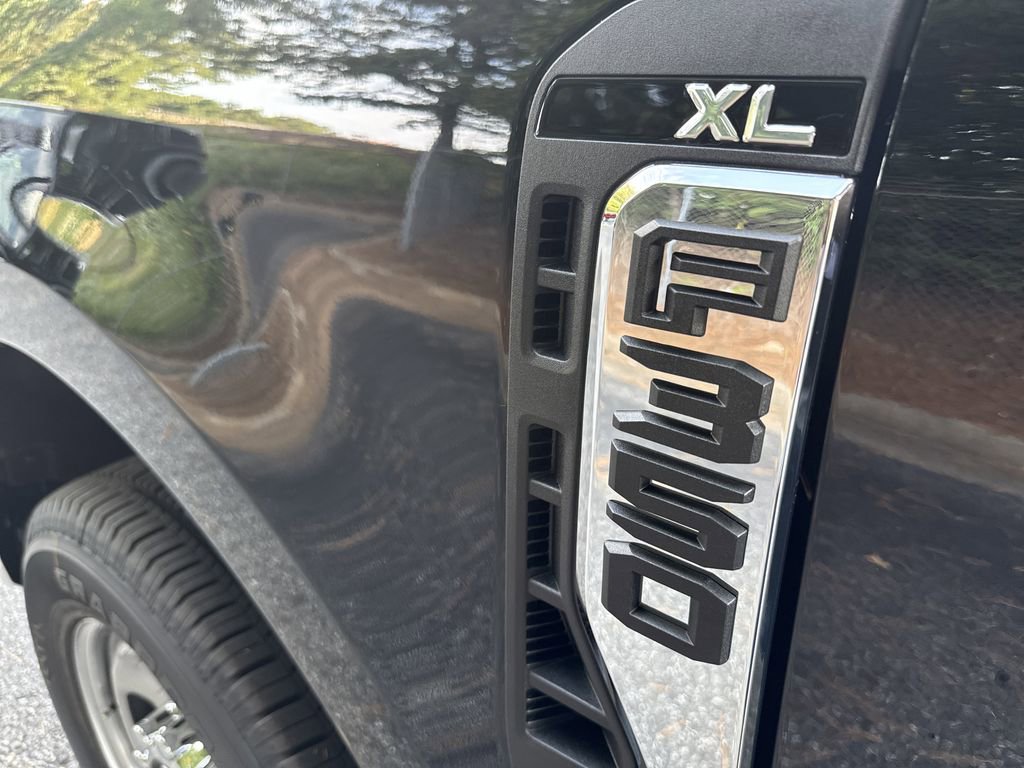 New 2026 Ford F350 XL w/ XL Chrome Package image 11