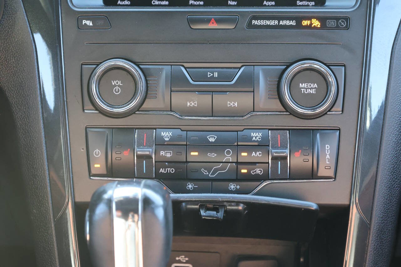 Used 2019 Ford Explorer XLT w/ Equipment Group 202A AWD/4WD image 20