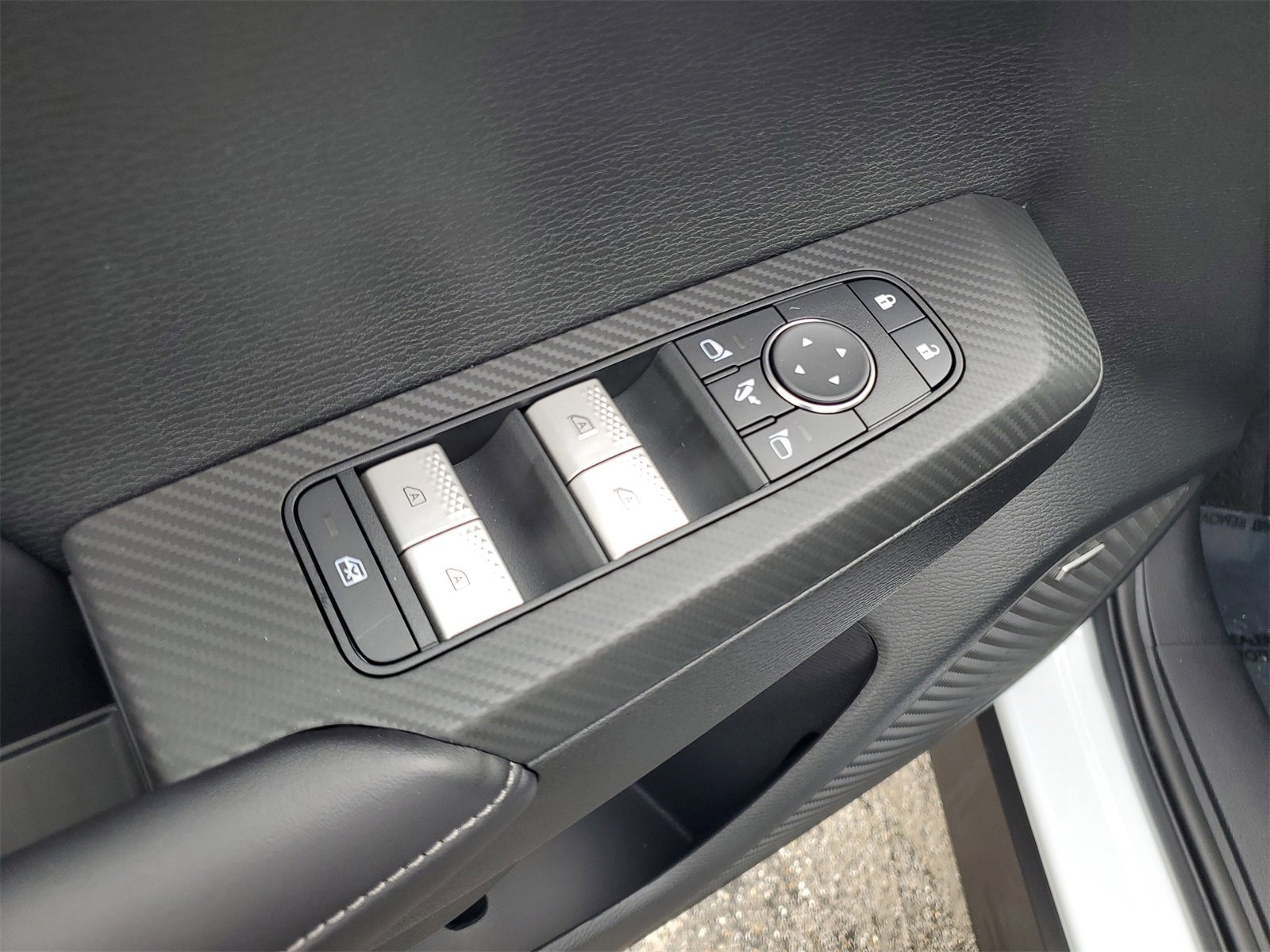 New 2026 Mitsubishi Outlander SE image 9