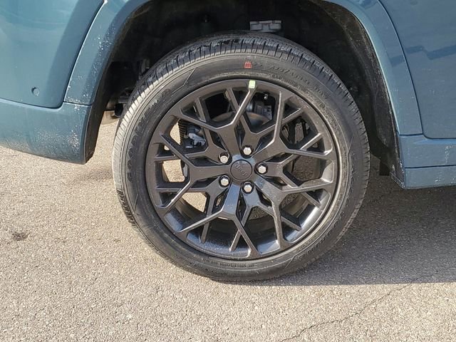 New 2026 Jeep Grand Cherokee Summit w/ Obsidian Package image 9