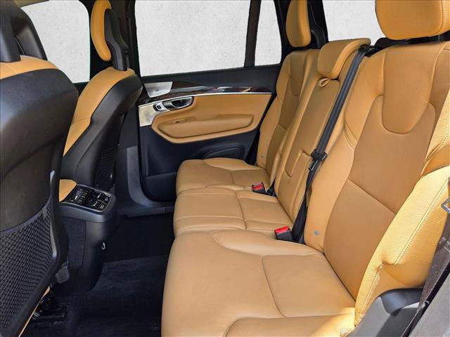 Used 2016 Volvo XC90 T6 Momentum w/ Momentum Plus Package AWD/4WD image 16