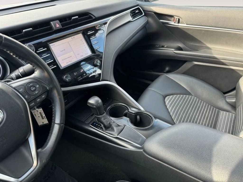 Certified 2018 Toyota Camry SE w/ Moonroof Package FWD image 17