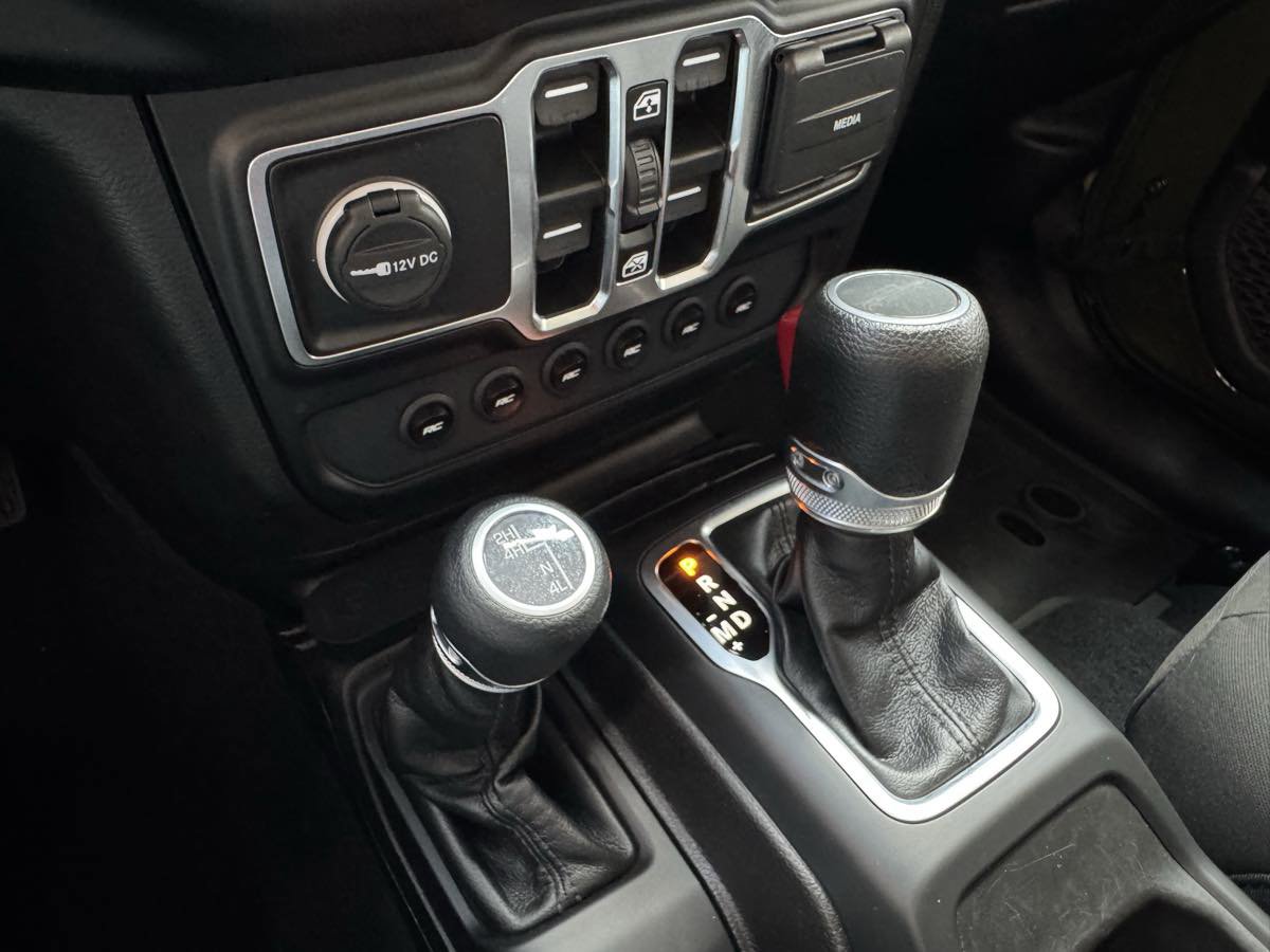 Used 2023 Jeep Gladiator Sport AWD/4WD image 26
