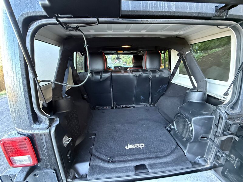 Used 2012 Jeep Wrangler Unlimited Sahara AWD/4WD image 8