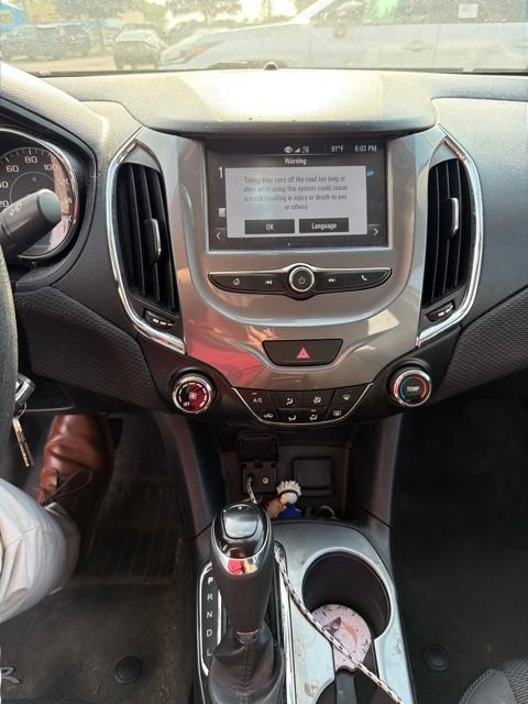 Used 2017 Chevrolet Cruze LT FWD image 10