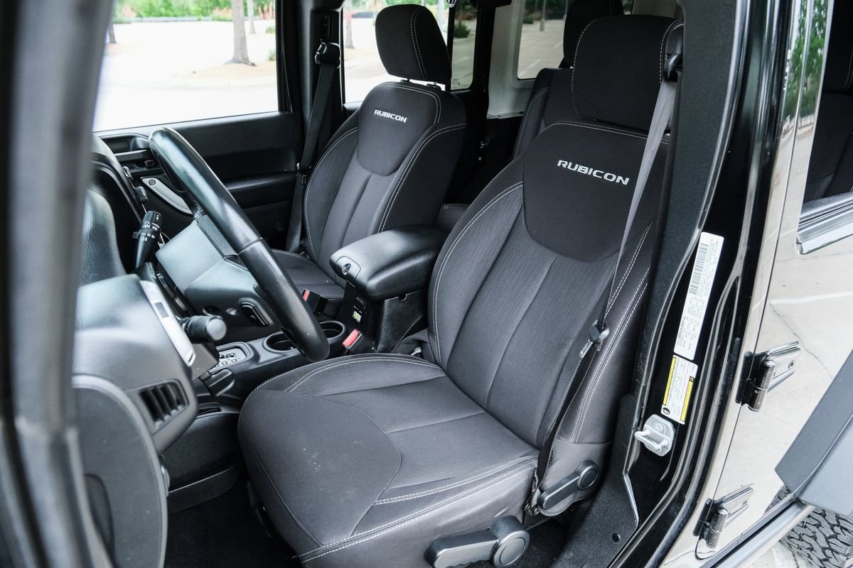 Used 2014 Jeep Wrangler Unlimited Rubicon w/ Connectivity Group AWD/4WD image 40
