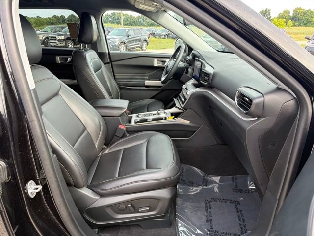 Used 2024 Ford Explorer XLT w/ Equipment Group 202A AWD/4WD image 30
