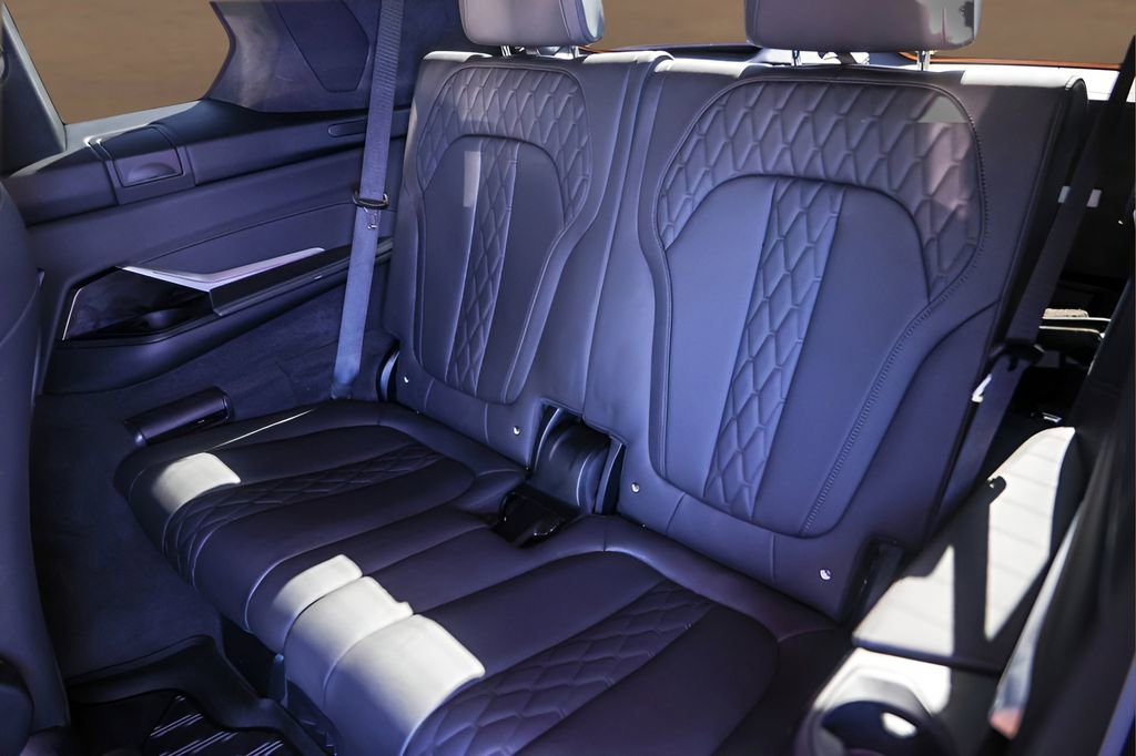 Used 2023 BMW X7 M60i w/ Climate Comfort Package image 27