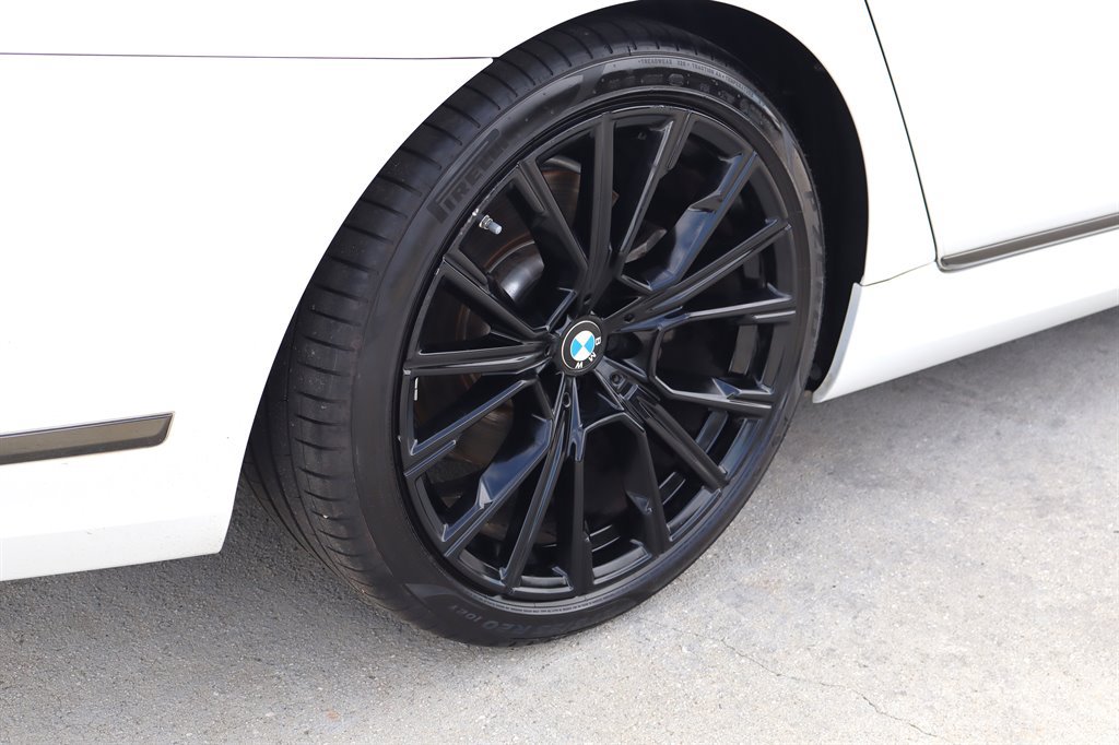 Used 2020 BMW 740i w/ M Sport Package RWD image 15