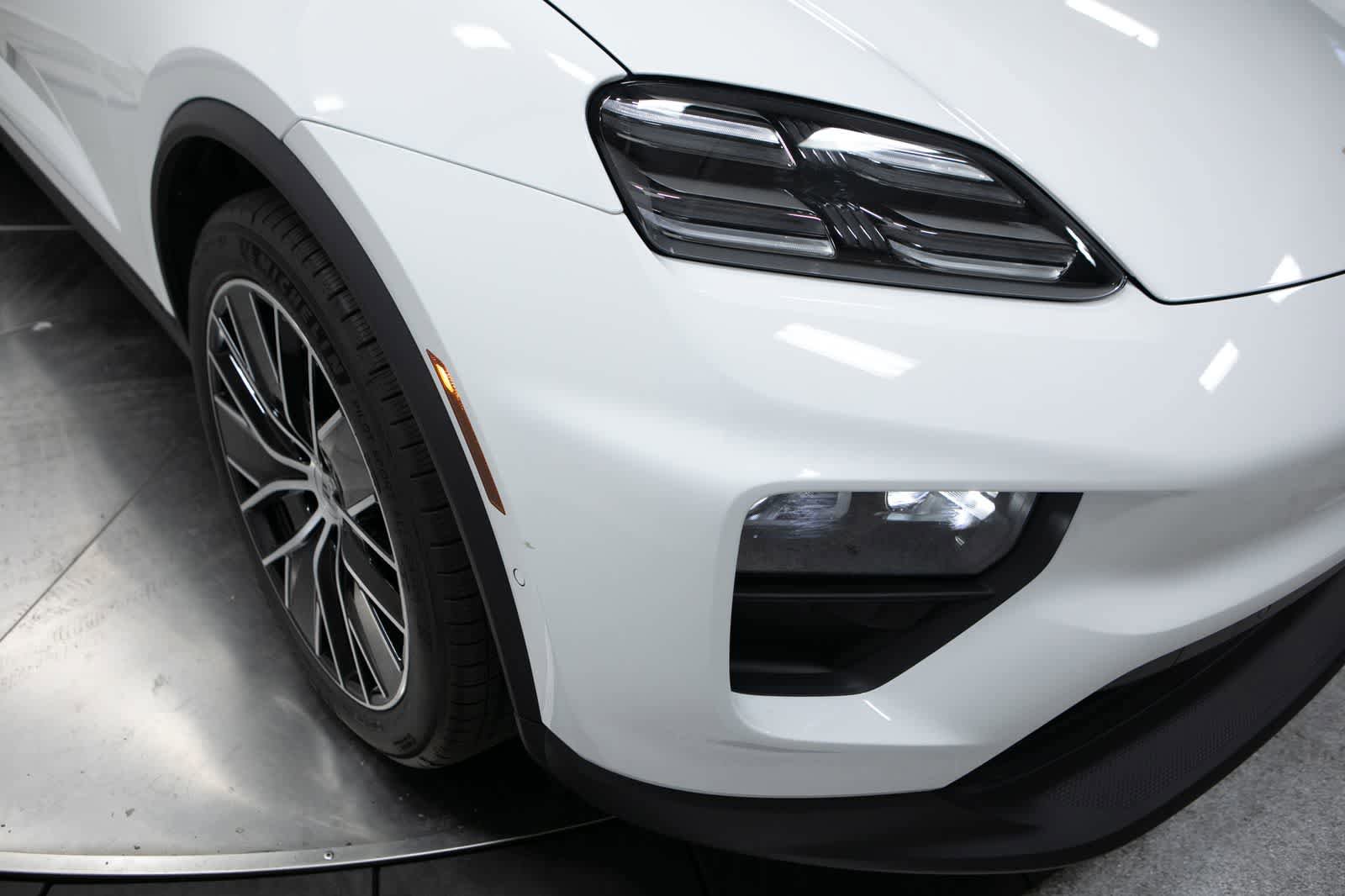New 2026 Porsche Macan Electric RWD image 12