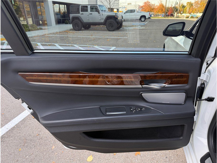 Used 2015 BMW 750Li RWD image 32