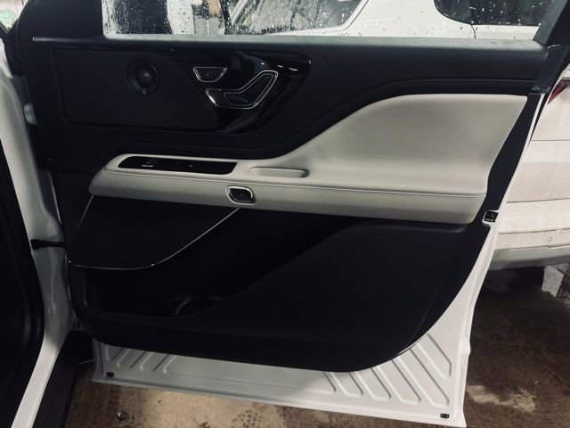 New 2026 Lincoln Aviator AWD image 14