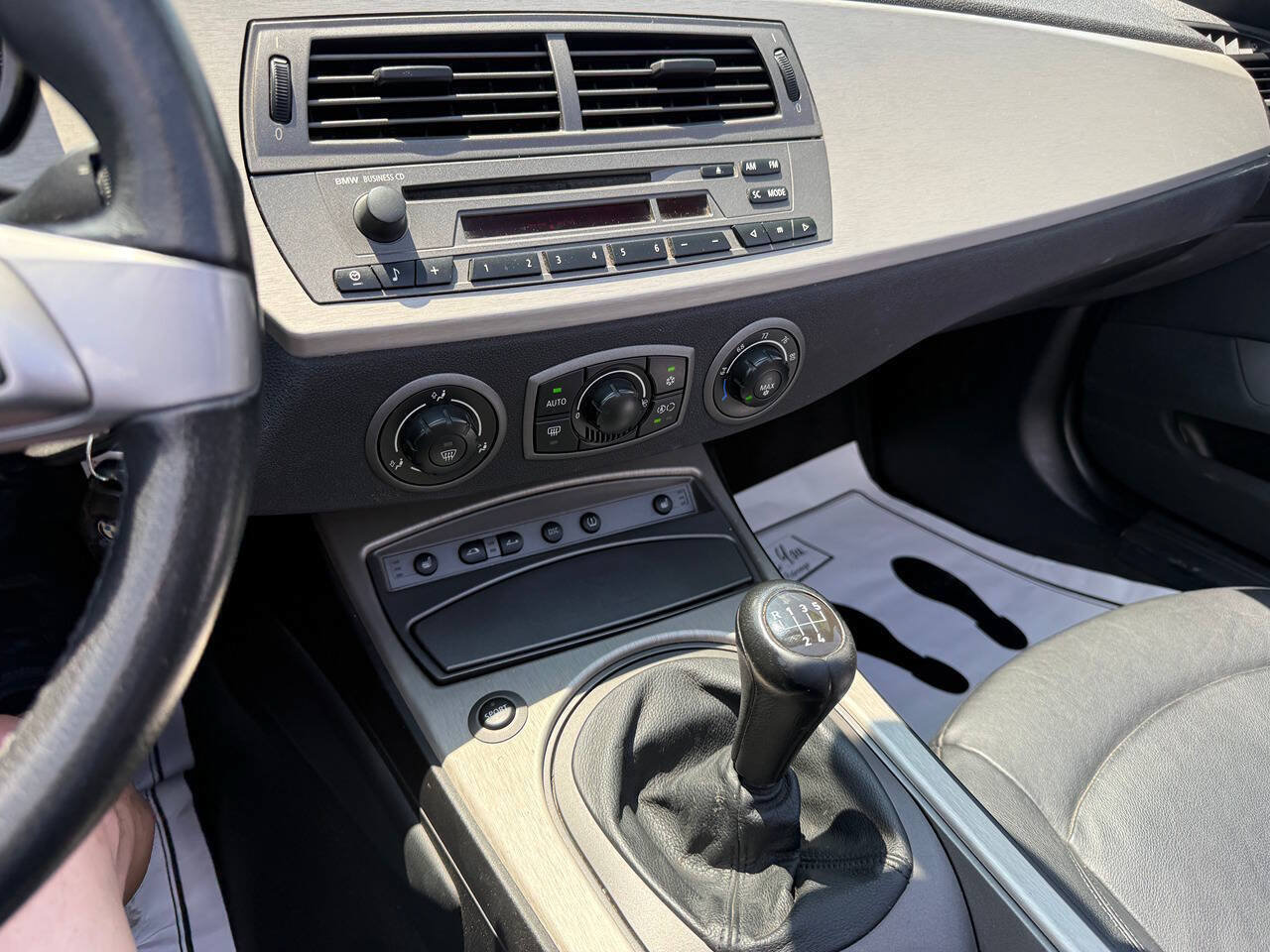 Used 2004 BMW Z4 2.5i RWD image 8