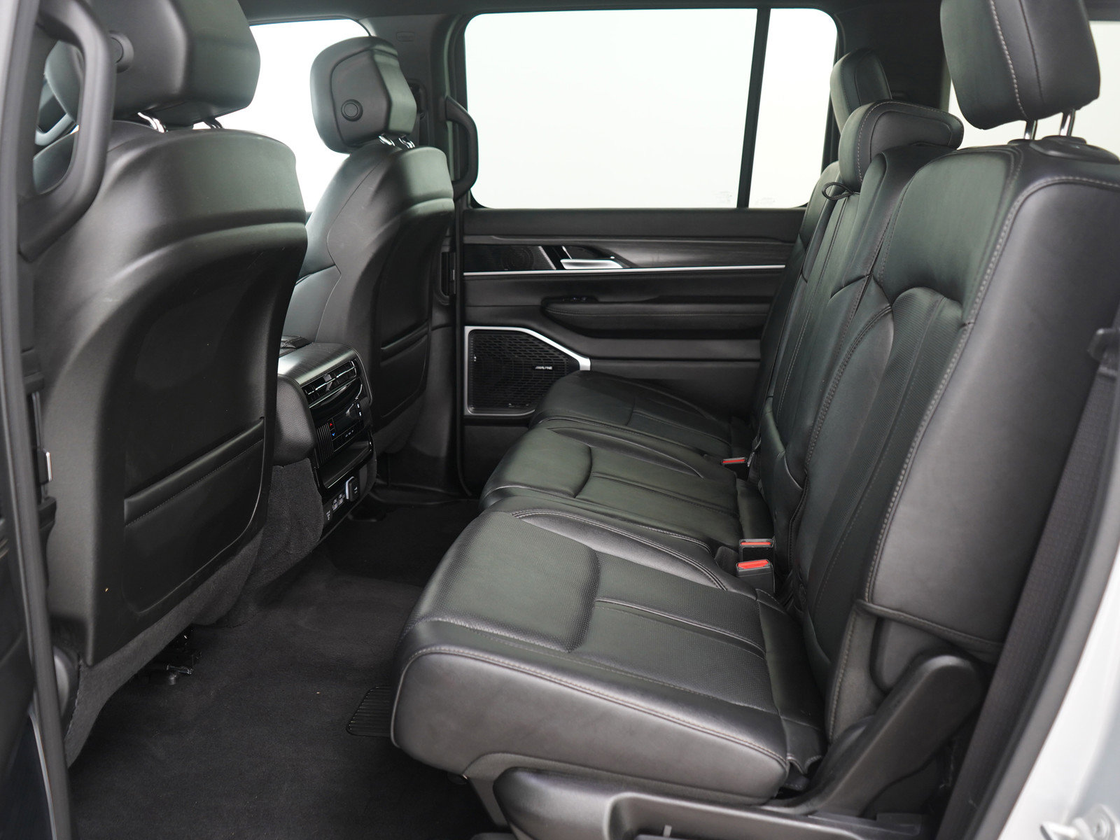 Used 2023 Jeep Wagoneer L Series II w/ Premium Group I image 20