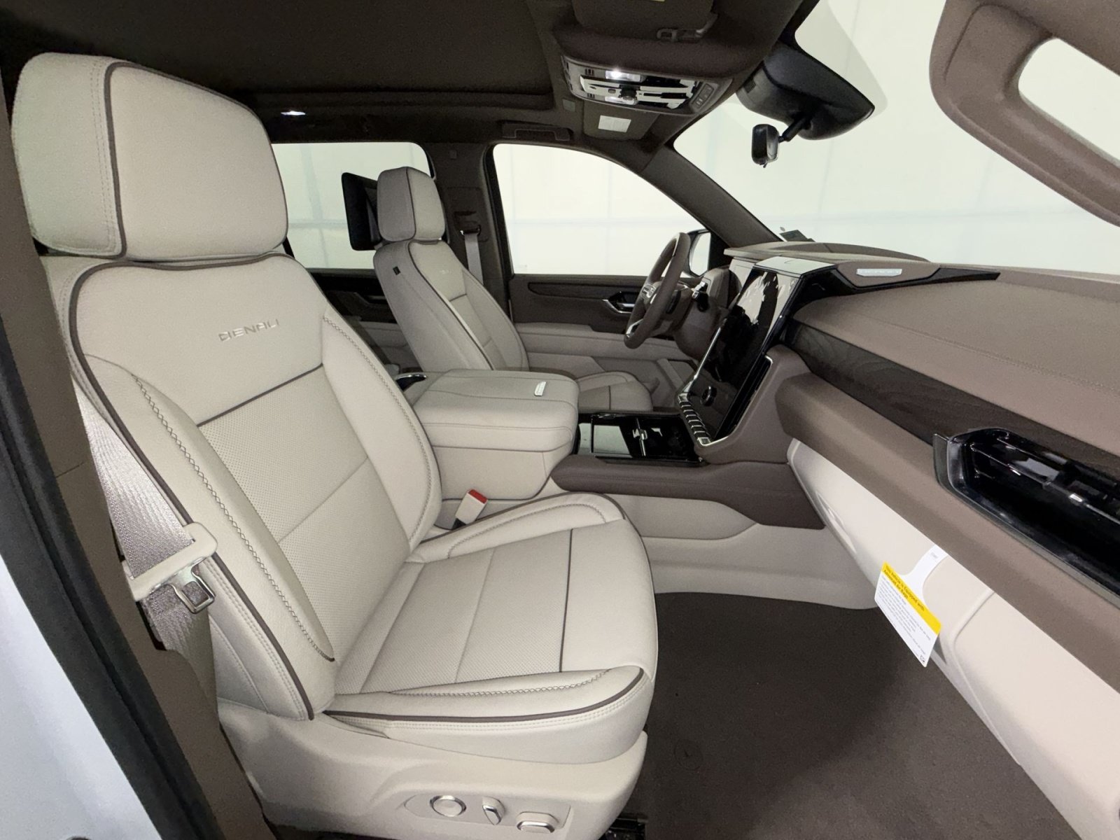 New 2026 GMC Yukon XL Denali w/ Denali Reserve Package AWD/4WD image 28