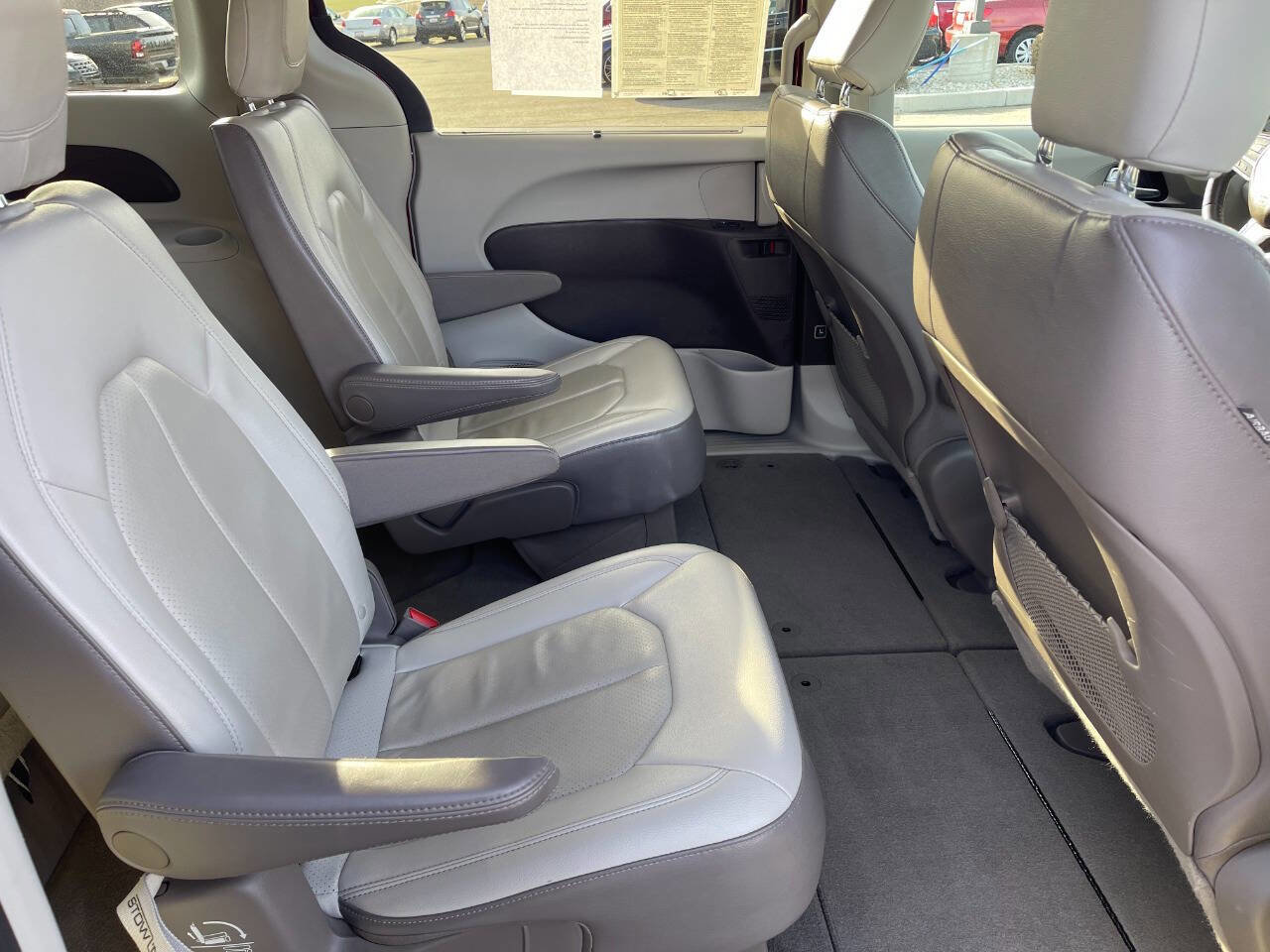 Used 2019 Chrysler Pacifica Touring-L image 15