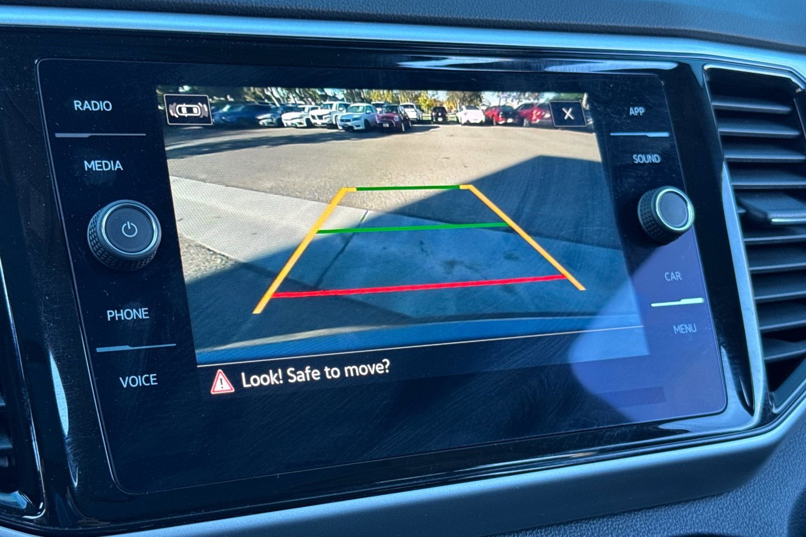 Used 2023 Volkswagen Atlas SE image 25