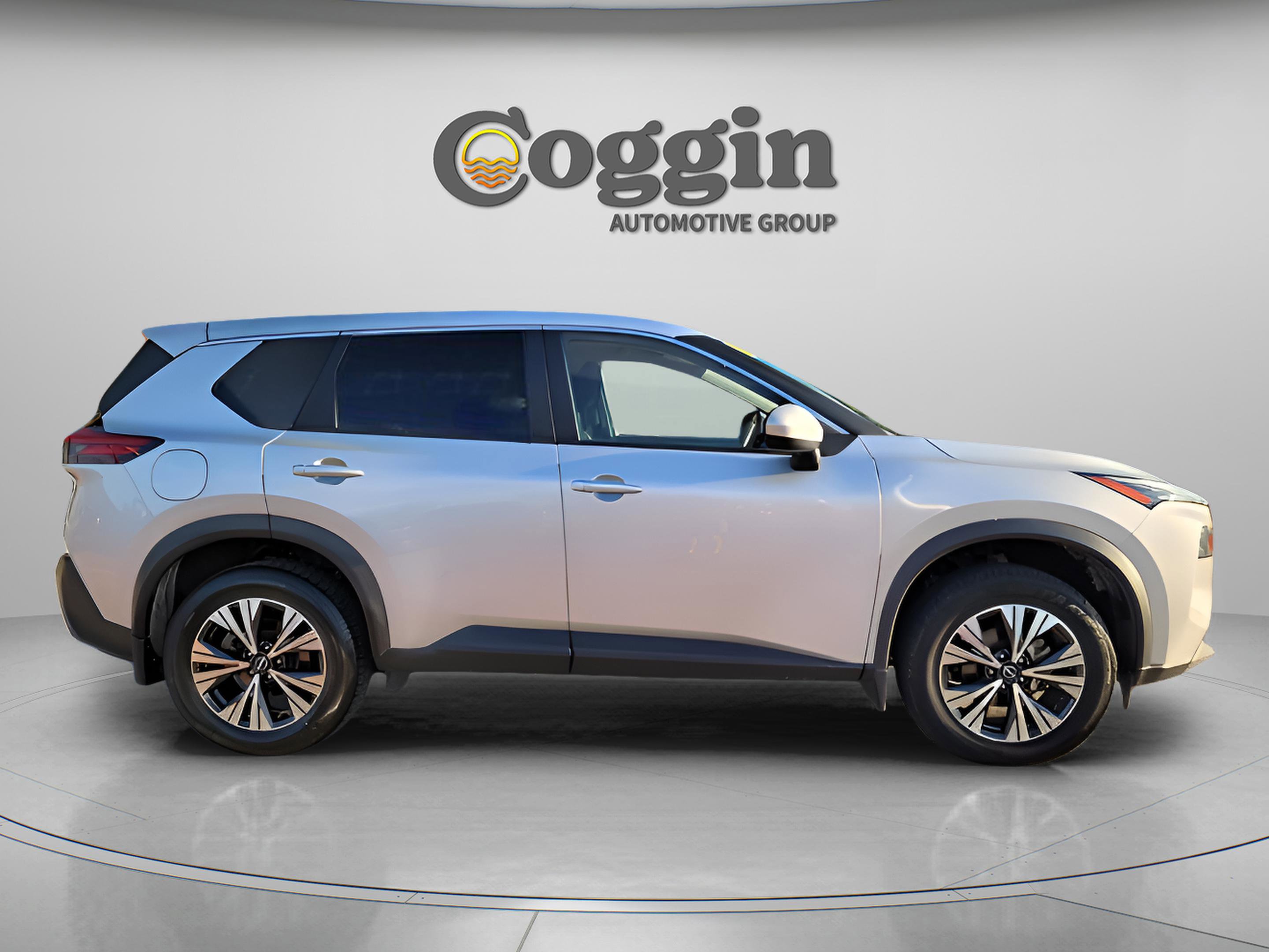 Used 2023 Nissan Rogue SV image 4