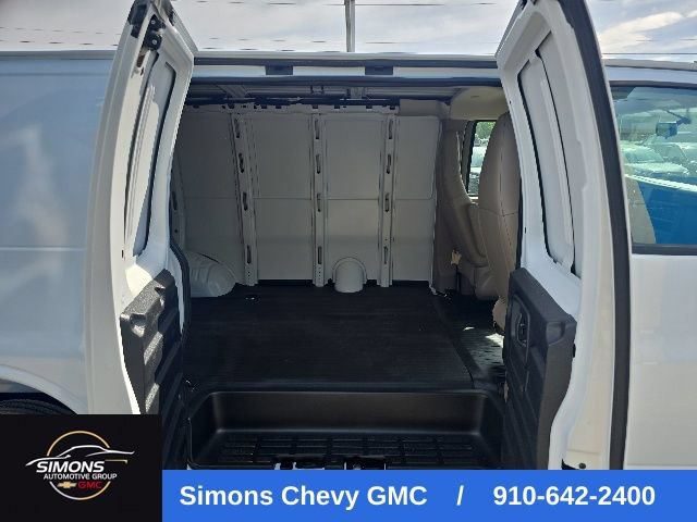 Used 2025 GMC Savana 3500 RWD image 33