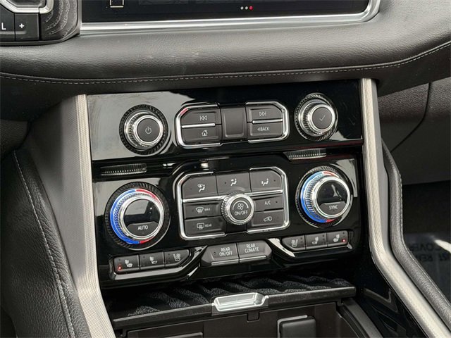 Used 2023 GMC Yukon Denali image 17