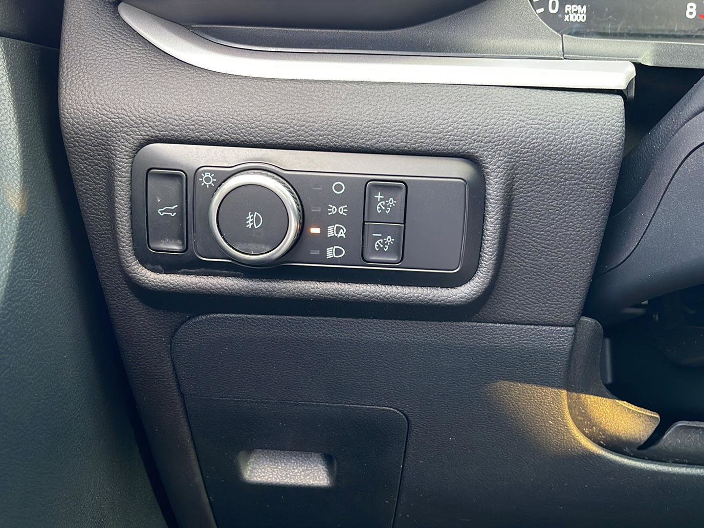 Used 2024 Ford Explorer XLT w/ Equipment Group 202A image 14