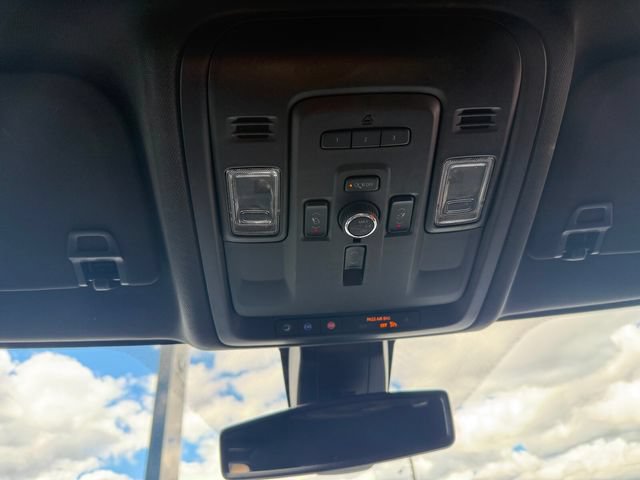 Used 2022 Chevrolet Suburban Premier RWD image 21
