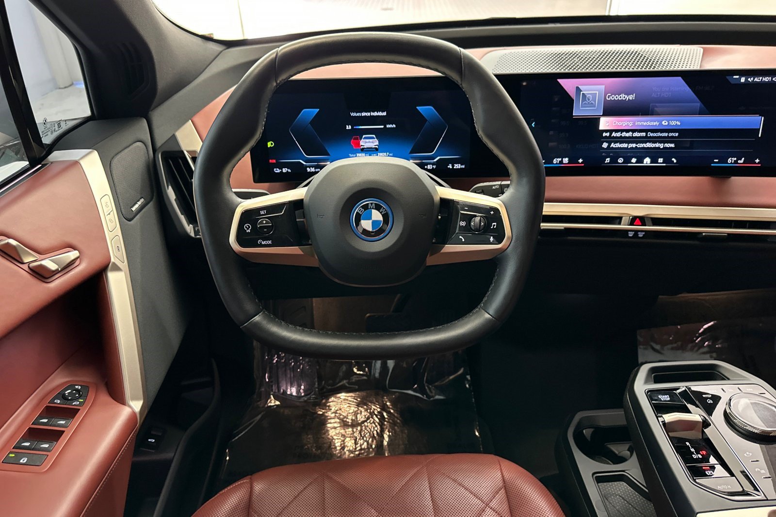 Certified 2024 BMW iX xDrive50 w/ Sport Package AWD/4WD image 32