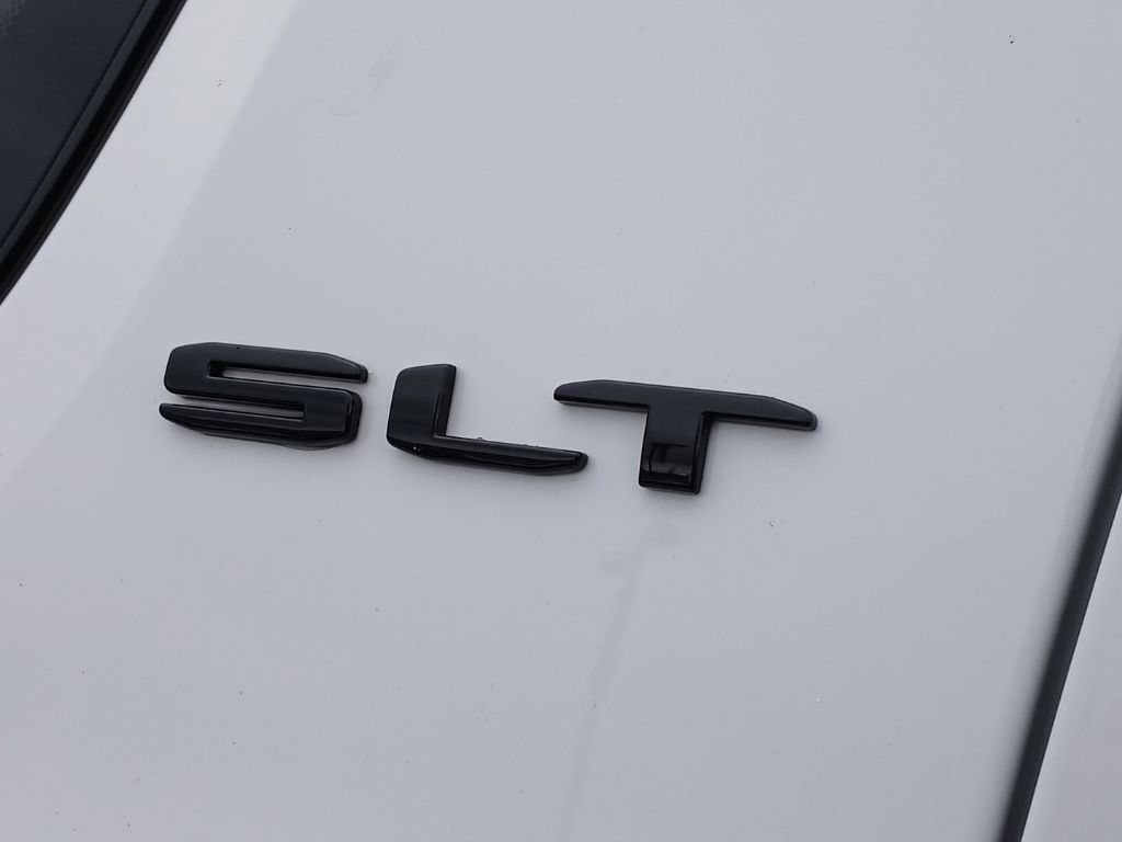 Used 2023 GMC Acadia SLT w/ Elevation Edition image 12