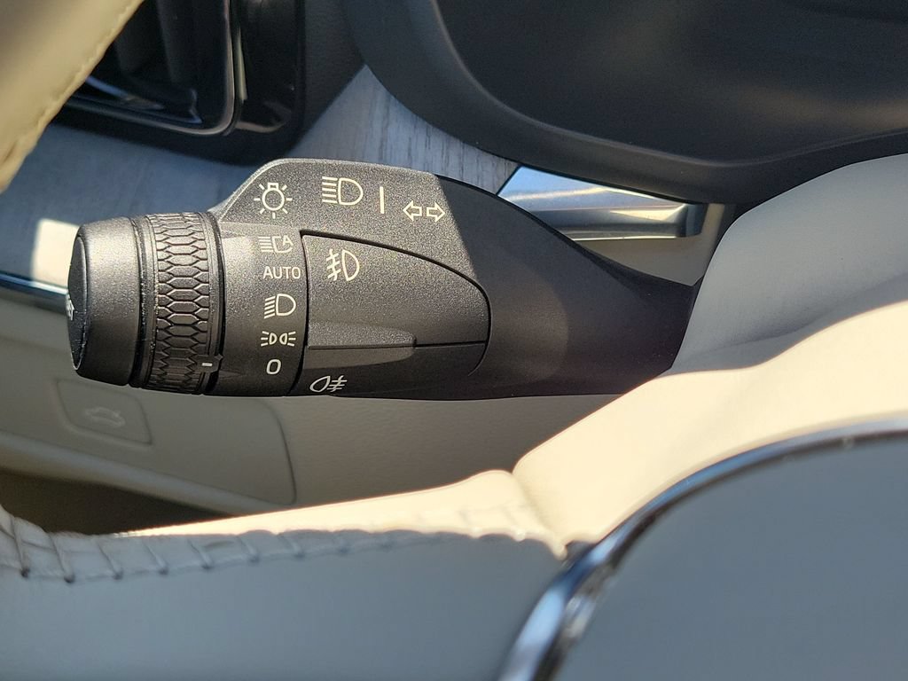 Used 2023 Volvo XC60 B5 Plus w/ Protection Package Premier FWD image 12