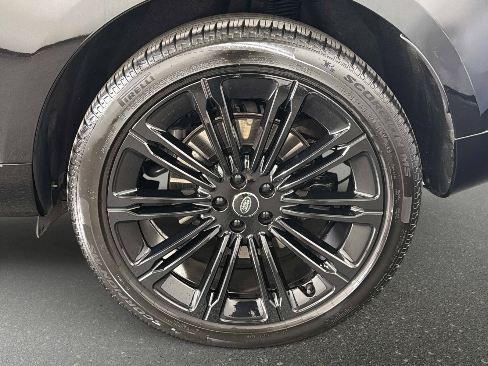 Used 2025 Land Rover Range Rover Long Wheelbase SE image 14