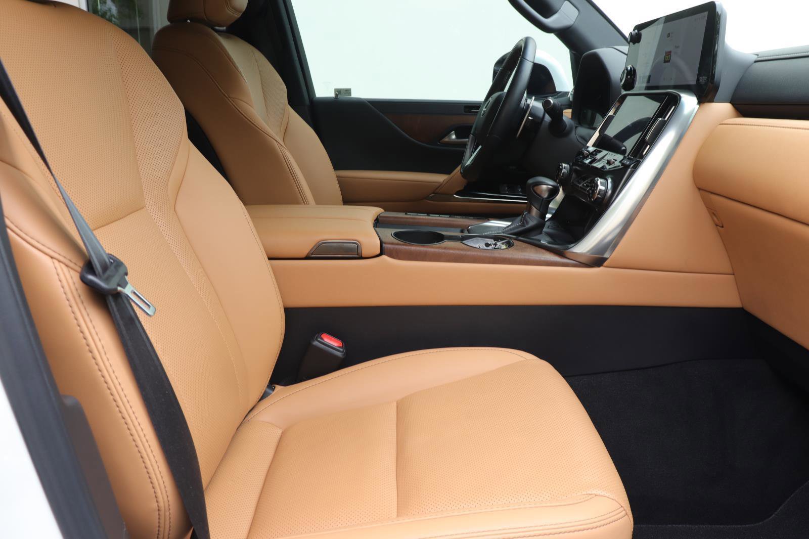 Used 2024 Lexus LX 600 4WD w/ Luxury Package image 22