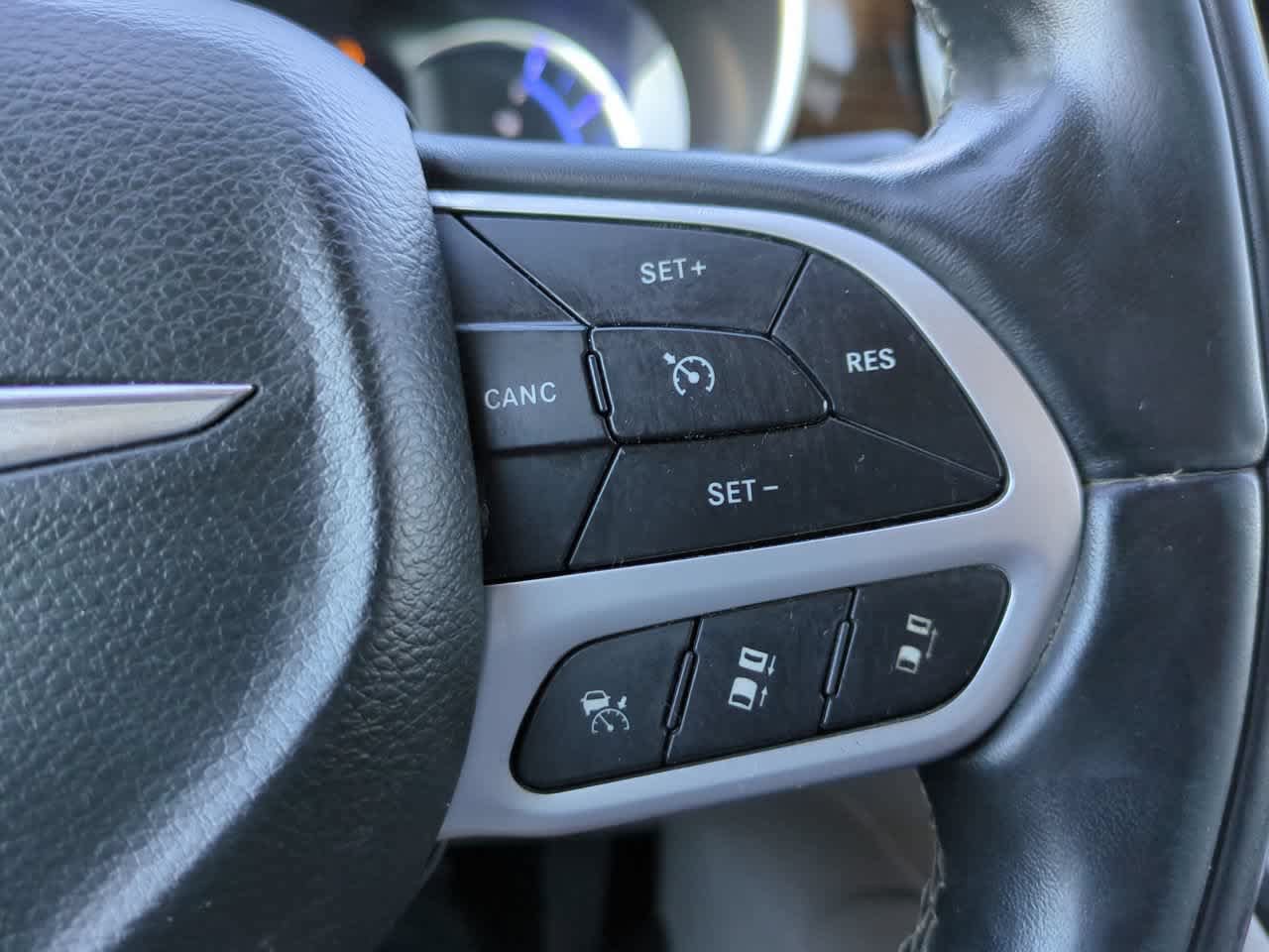 Used 2022 Chrysler Pacifica Limited FWD image 26