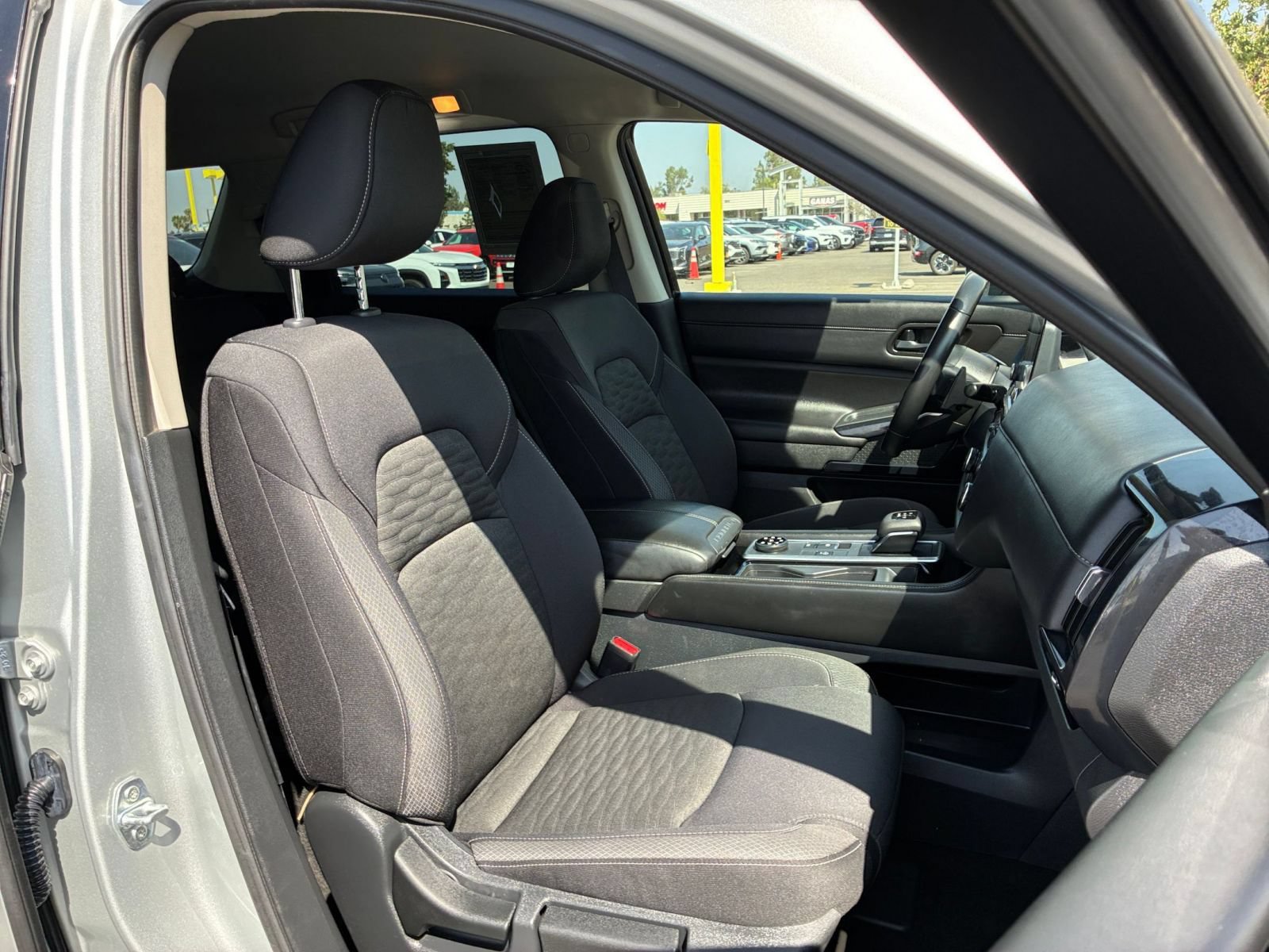Used 2025 Nissan Pathfinder SV AWD/4WD image 38