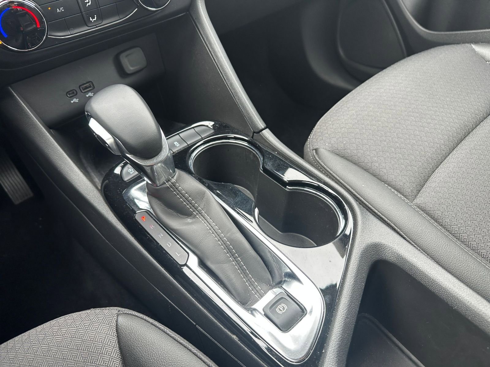 Used 2025 Buick Encore GX Preferred image 40