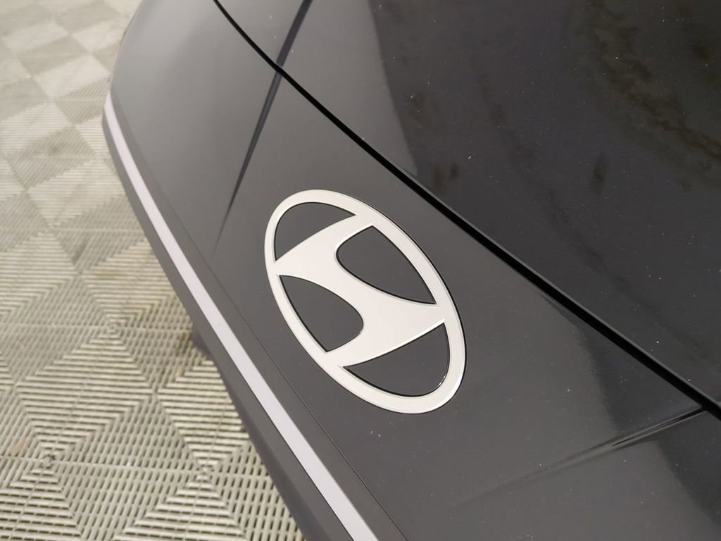 Certified 2024 Hyundai Elantra SEL image 13