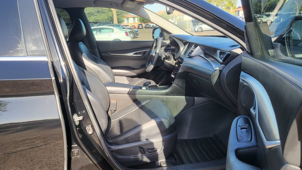 Used 2022 INFINITI QX50 Luxe FWD image 19