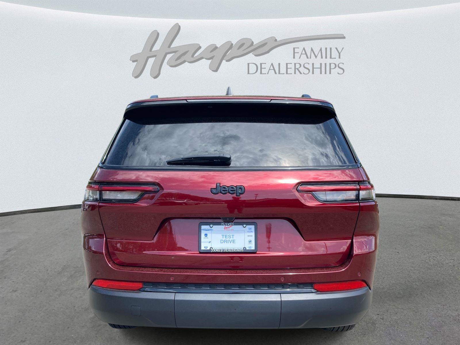 Used 2025 Jeep Grand Cherokee L Altitude RWD image 4