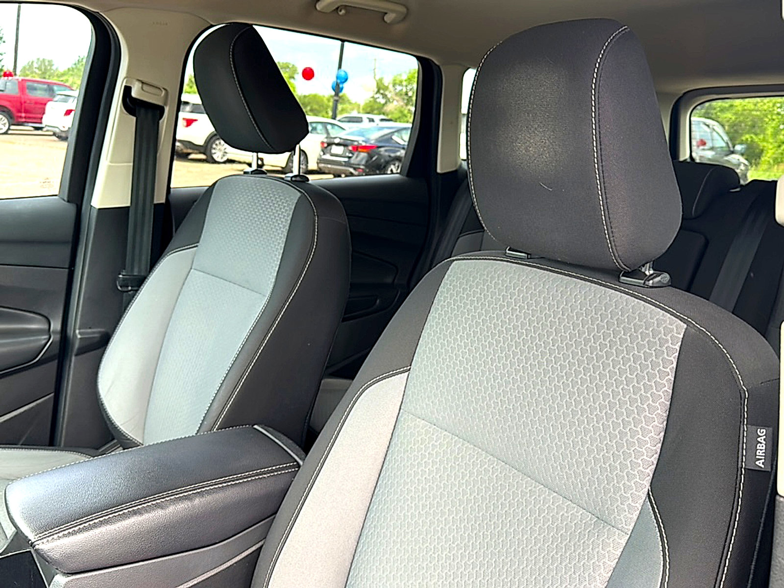 Used 2018 Ford Escape SE FWD image 14