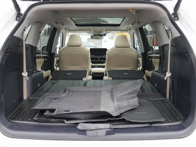 Used 2024 Toyota Highlander Platinum image 12