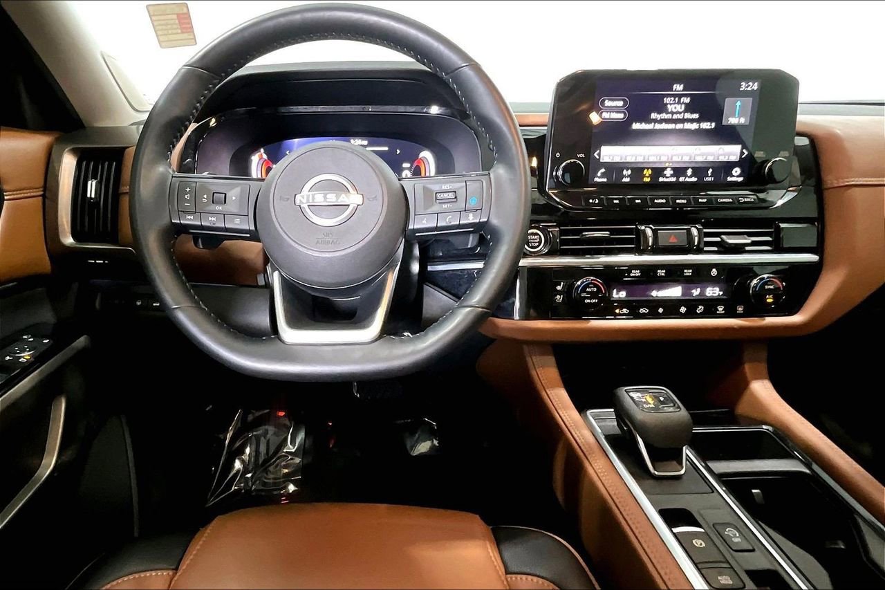 Used 2023 Nissan Pathfinder Platinum w/ Cargo Package FWD image 4