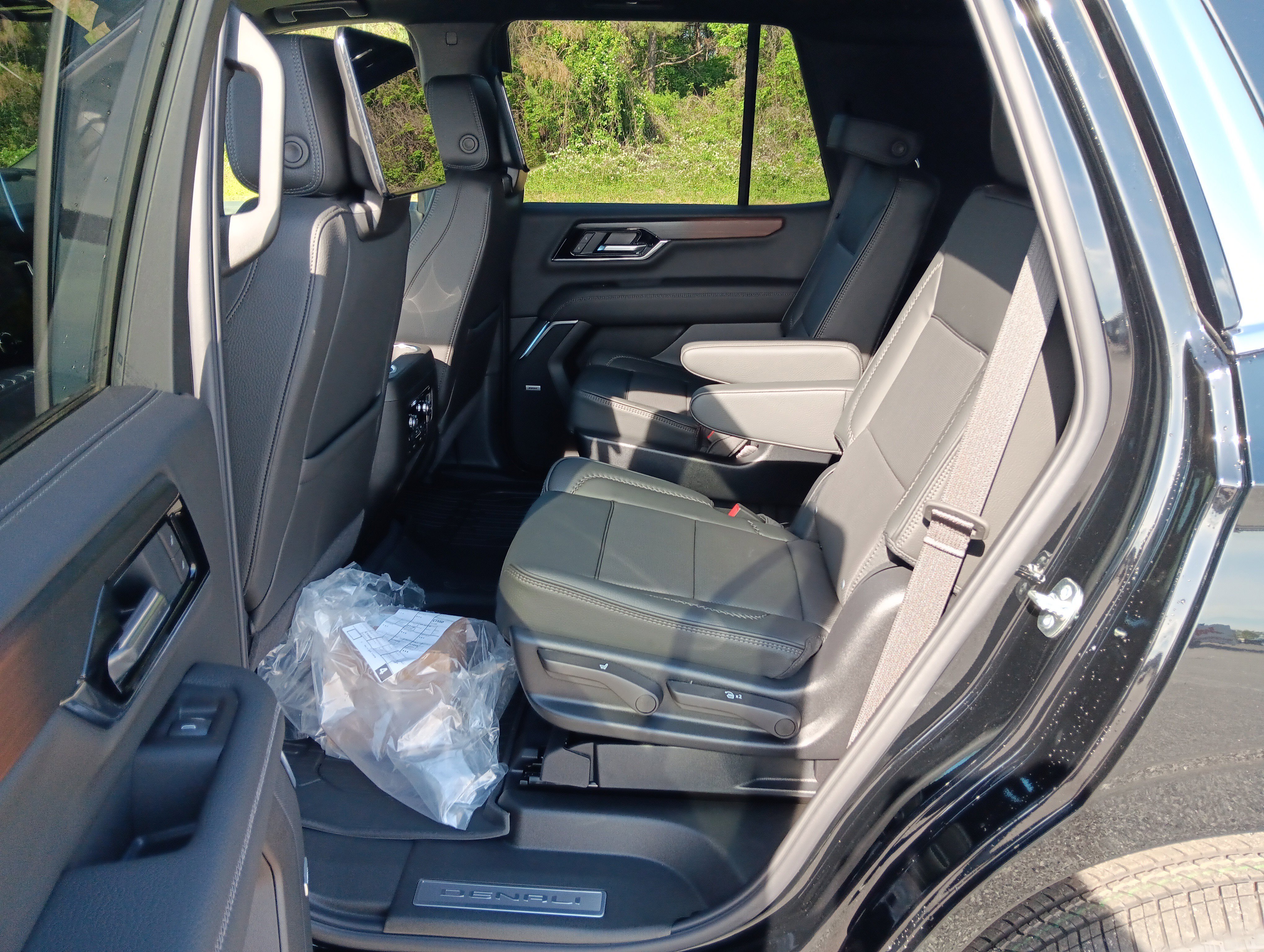 New 2026 GMC Yukon Denali w/ Denali Reserve Package AWD/4WD image 15