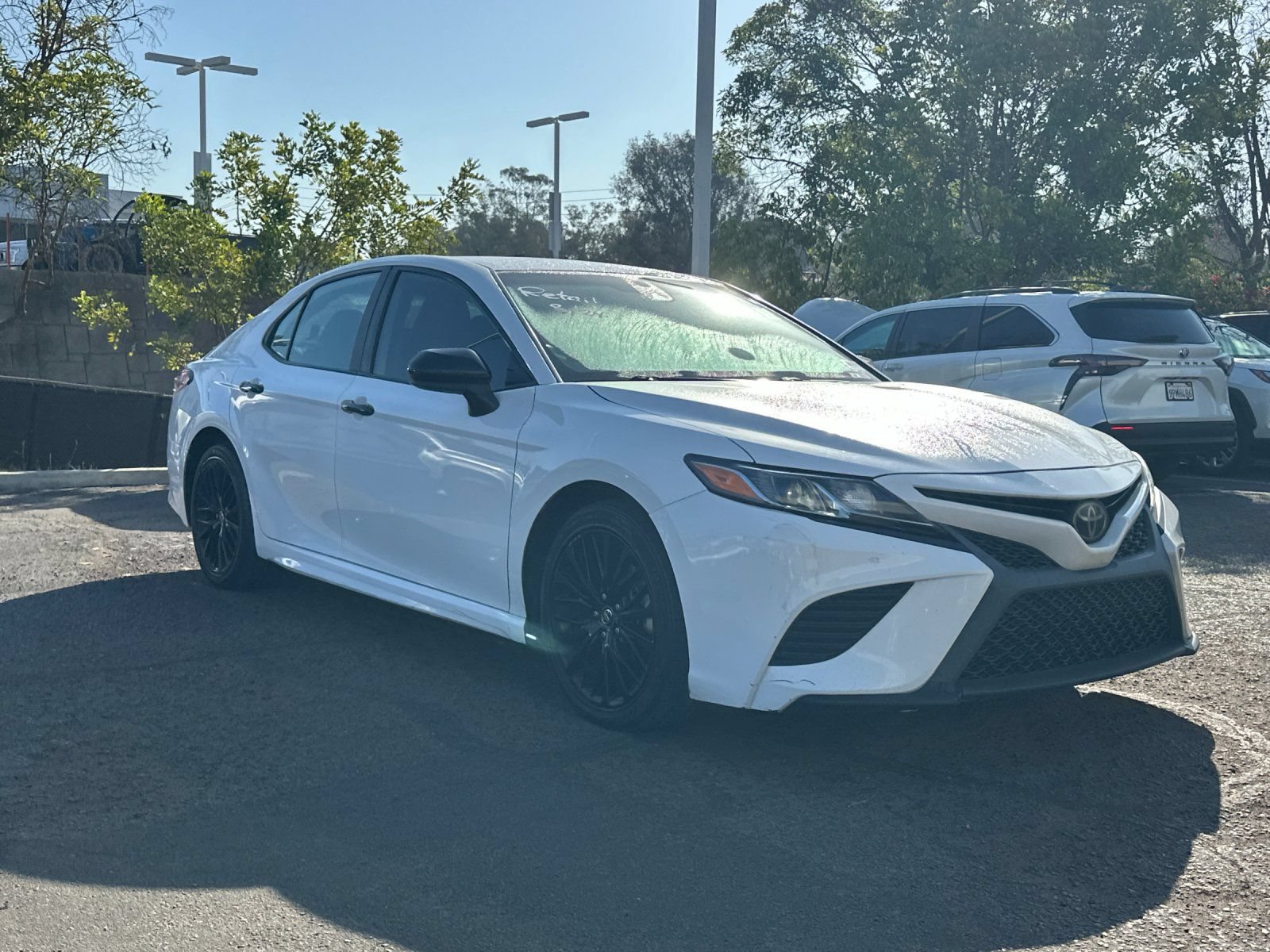 Used 2020 Toyota Camry SE w/ Carpet Mat Package FWD image 2